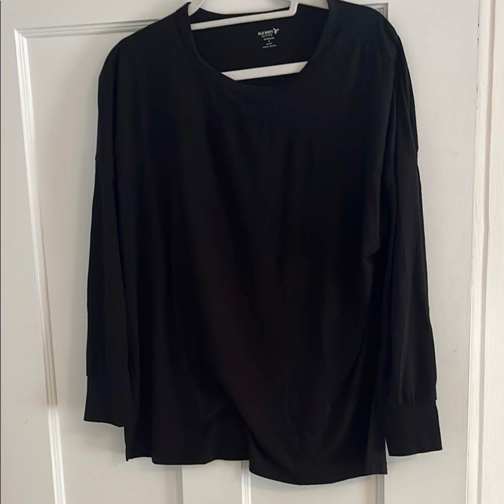 Old Navy Active UltraLite Go Dry Long Sleeve Shirt